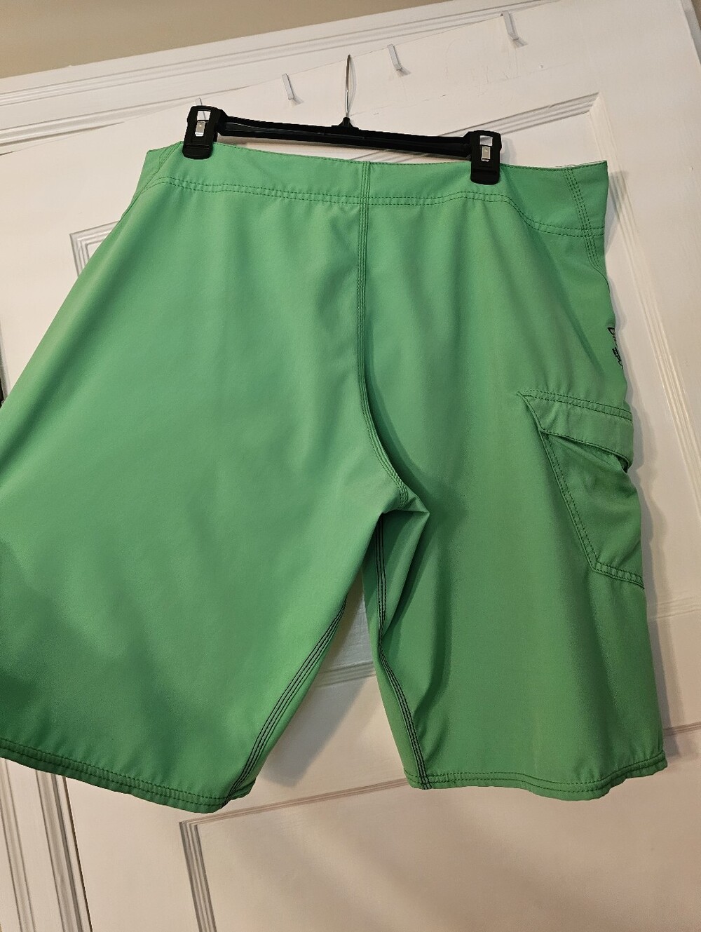 Billabong Men’s Bright Green Boardshorts with Black Drawstring - Picture 4 of 9